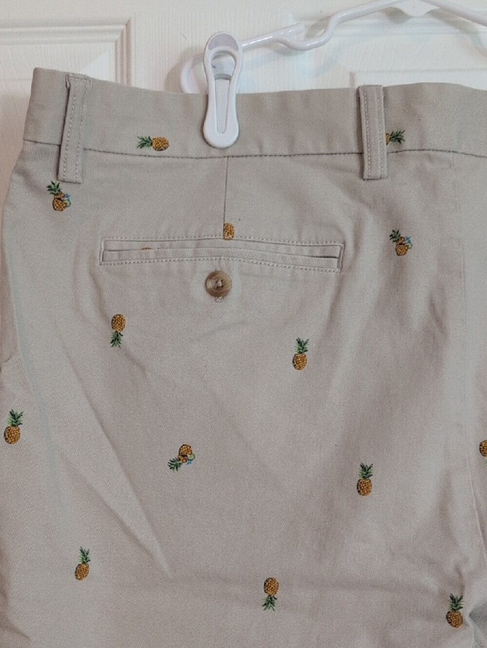 Old Navy Men's Pineapple Print Khaki Shorts - Picture 5 of 7